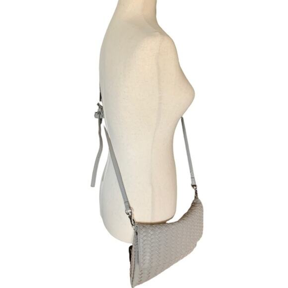 Deux Lux woven look 

cross body bag. Small to medium.‎  clutch. Grey. - Picture 5 of 7